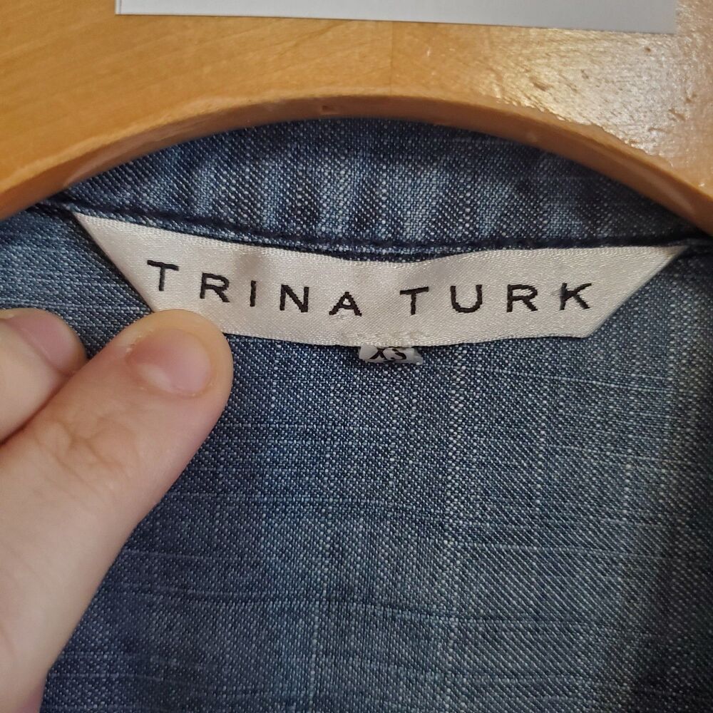 Trina Turk Linen Tencel Blend Chambray Demin Button Up Top Size XS Western Prepp - Picture 8 of 10